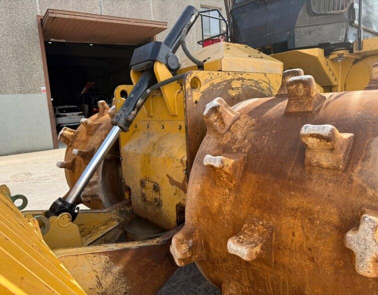CATERPILLAR  826K **WASTE COMPACTOR**
